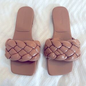 Bottega inspired sandals. Stylish, neutral tan color, perfect flat sandals.